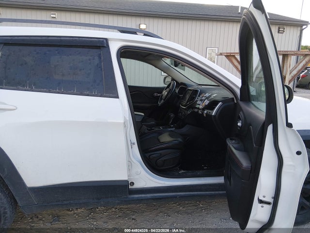 2016 Jeep Cherokee Trailhawk მანქანა იყიდება აუქციონზე, vin: 1C4PJMBB7GW246844, აუქციონის ნომერი: 44924325