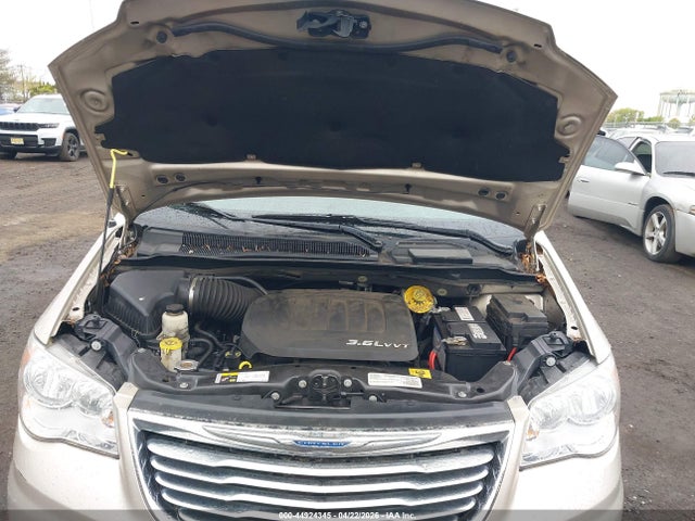 2016 Chrysler Town & Country Touring მანქანა იყიდება აუქციონზე, vin: 2C4RC1BGXGR239389, აუქციონის ნომერი: 44924345