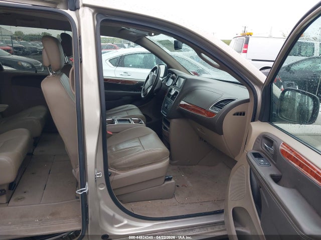 2016 Chrysler Town & Country Touring მანქანა იყიდება აუქციონზე, vin: 2C4RC1BGXGR239389, აუქციონის ნომერი: 44924345