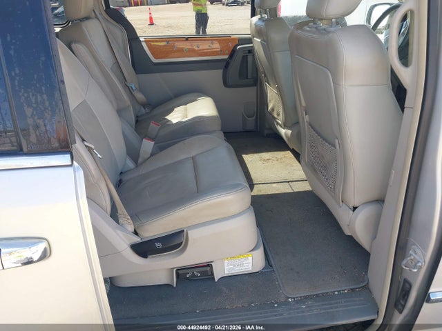 44924492 :رقم المزاد ، 2A8HR64XX9R680715 vin ، 2009 Chrysler Town & Country Limited مزاد بيع