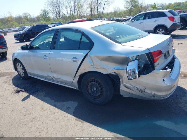 Продаж на аукціоні авто 2015 Volkswagen Jetta 2.0l S, vin: 3VW2K7AJ5FM412811, номер лоту: 44924601