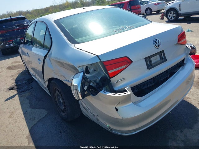 Продаж на аукціоні авто 2015 Volkswagen Jetta 2.0l S, vin: 3VW2K7AJ5FM412811, номер лоту: 44924601