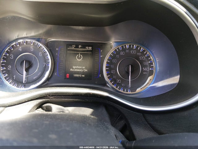 2016 Chrysler 200 Limited მანქანა იყიდება აუქციონზე, vin: 1C3CCCAB2GN126819, აუქციონის ნომერი: 44924608