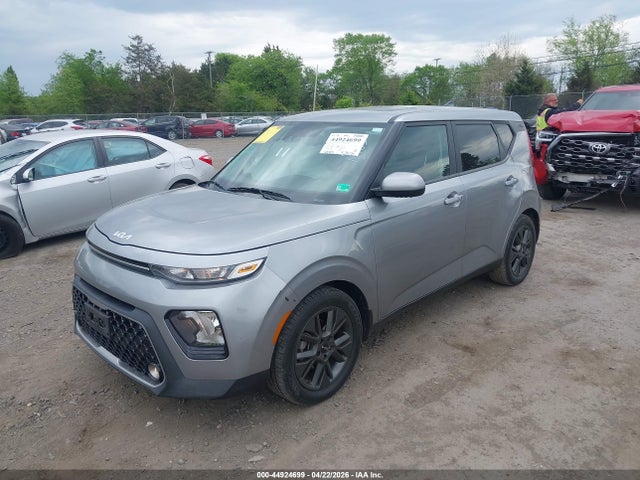 2022 Kia Soul Ex მანქანა იყიდება აუქციონზე, vin: KNDJ33AU2N7805527, აუქციონის ნომერი: 44924699