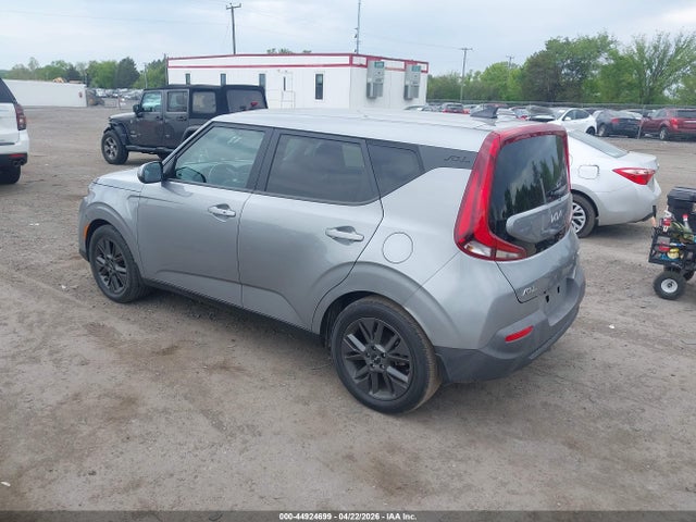 2022 Kia Soul Ex მანქანა იყიდება აუქციონზე, vin: KNDJ33AU2N7805527, აუქციონის ნომერი: 44924699