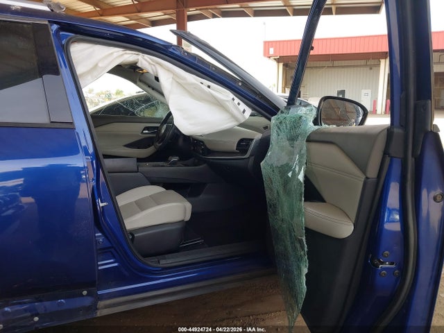 JN8AT3BA0MW015995 Nissan Rogue Sv Fwd