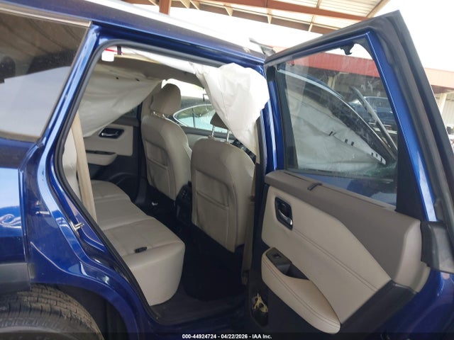 JN8AT3BA0MW015995 Nissan Rogue Sv Fwd
