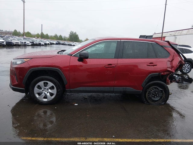 2T3F1RFV7NW272031 Toyota RAV4 LE