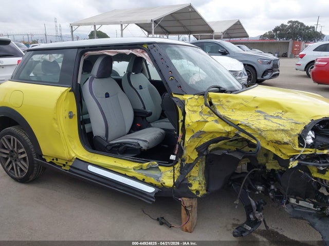 44924825 :رقم المزاد ، WMW13GD05S2W53037 vin ، 2025 Mini Hardtop Cooper مزاد بيع