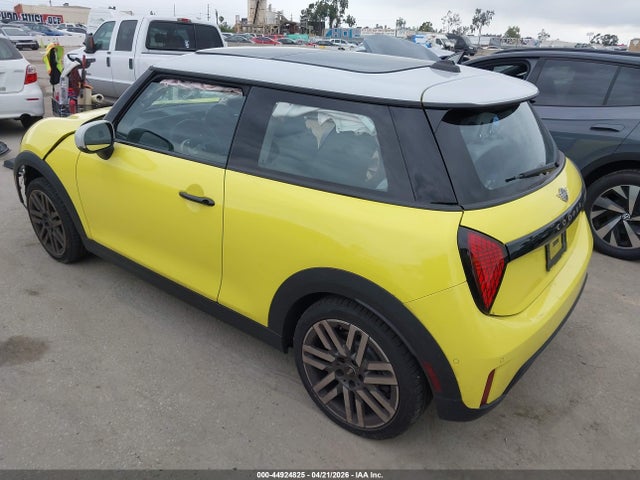 44924825 :رقم المزاد ، WMW13GD05S2W53037 vin ، 2025 Mini Hardtop Cooper مزاد بيع