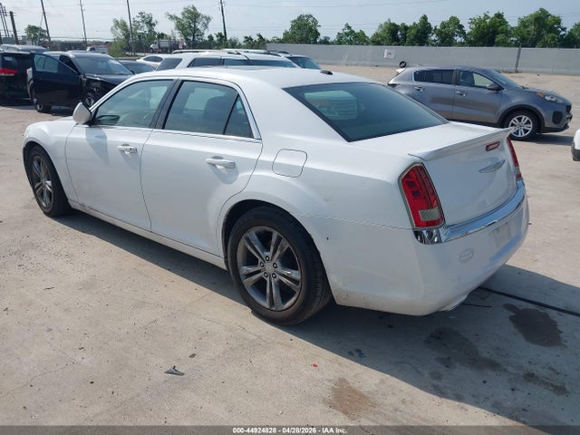 2013 Chrysler 300 Motown მანქანა იყიდება აუქციონზე, vin: 2C3CCAAG6DH520697, აუქციონის ნომერი: 44924828