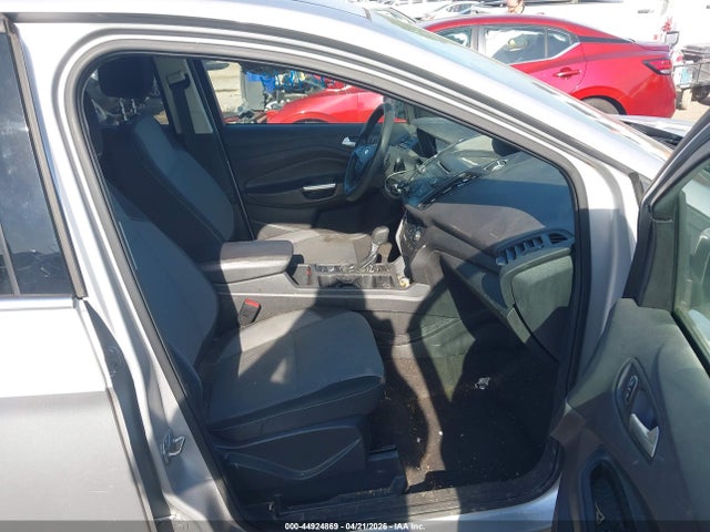 44924869 :رقم المزاد ، 1FMCU9GD5HUA35261 vin ، 2017 Ford Escape Se مزاد بيع