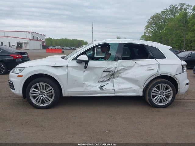 44925040 :رقم المزاد ، WA1BNAFY4J2100650 vin ، 2018 Audi Q5 2.0t Premium/2.0t Tech Premium مزاد بيع