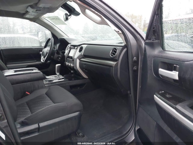 5TFUY5F16JX716174 Toyota Tundra Sr5 5.7l V8