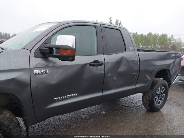 5TFUY5F16JX716174 Toyota Tundra Sr5 5.7l V8