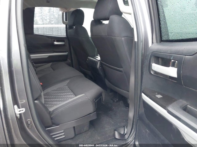 5TFUY5F16JX716174 Toyota Tundra Sr5 5.7l V8