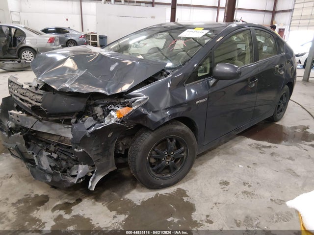 Toyota Prius Three 2014 JTDKN3DU7E0359328 Image 2