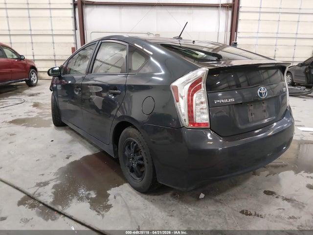 Toyota Prius Three 2014 JTDKN3DU7E0359328 Image 3