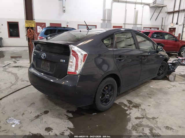Toyota Prius Three 2014 JTDKN3DU7E0359328 Image 4