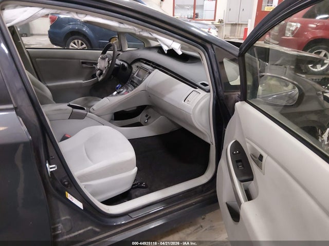 Toyota Prius Three 2014 JTDKN3DU7E0359328 Image 5