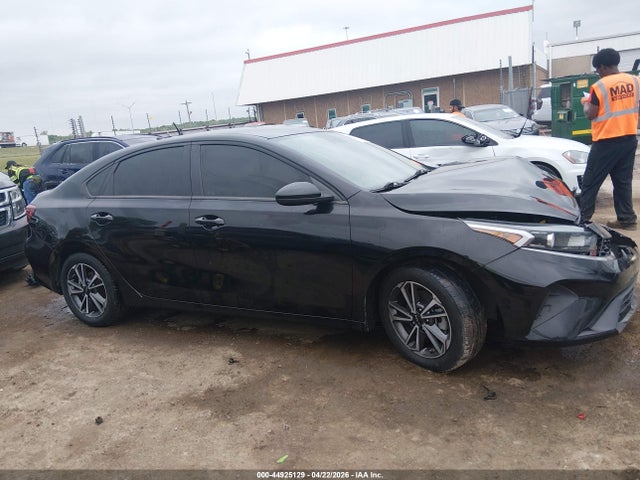 44925129 :رقم المزاد ، 3KPF24AD9NE433117 vin ، 2022 Kia Forte Lxs مزاد بيع