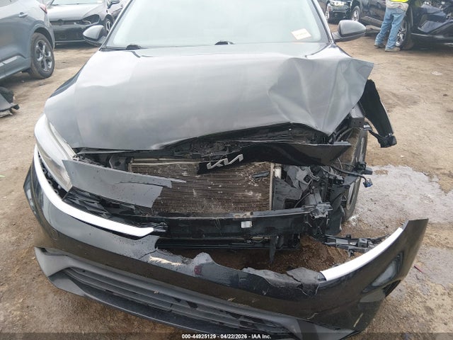 44925129 :رقم المزاد ، 3KPF24AD9NE433117 vin ، 2022 Kia Forte Lxs مزاد بيع
