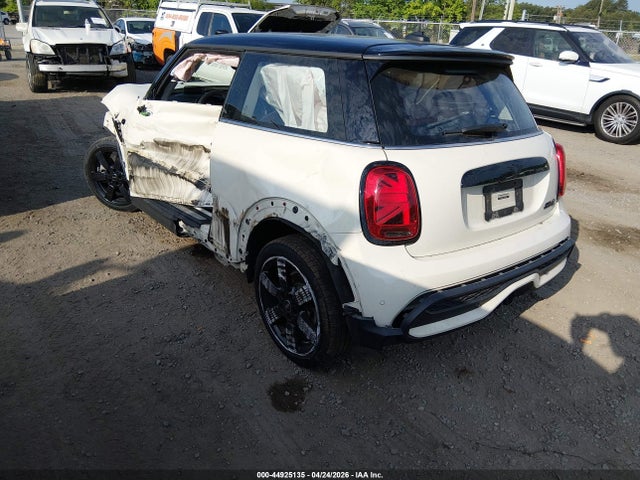 44925135 :رقم المزاد ، WMW53DH06N2R32107 vin ، 2022 Mini Hardtop Cooper S مزاد بيع