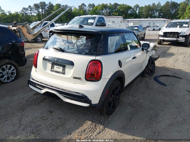 44925135 :رقم المزاد ، WMW53DH06N2R32107 vin ، 2022 Mini Hardtop Cooper S مزاد بيع