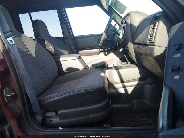 Продажа на аукционе авто 2000 Jeep Cherokee Sport, vin: 1J4FF48S1YL121792, номер лота: 44925141
