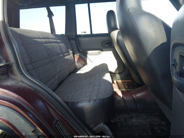 Продажа на аукционе авто 2000 Jeep Cherokee Sport, vin: 1J4FF48S1YL121792, номер лота: 44925141