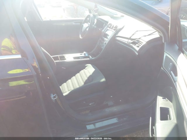 44925166 :رقم المزاد ، 3FA6P0LU3JR160062 vin ، 2018 Ford Fusion Hybrid Se مزاد بيع