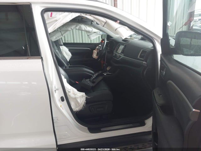 Продажа на аукционе авто 2018 Toyota Highlander Limited Platinum, vin: 5TDYZRFH2JS242619, номер лота: 44925323