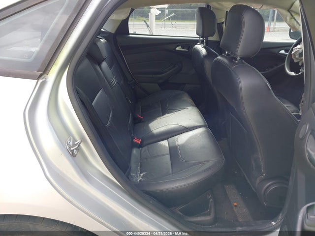 44925334 :رقم المزاد ، 1FADP3H24JL201300 vin ، 2018 Ford Focus Sel مزاد بيع