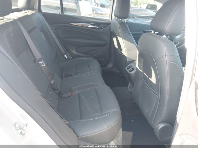 44925479 :رقم المزاد ، W04GP6SX3J1081881 vin ، 2018 Buick Regal Sportback Essence مزاد بيع