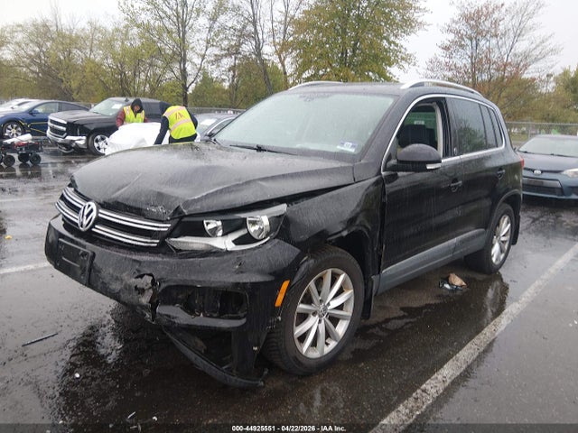 44925551 :رقم المزاد ، WVGSV7AX9HK023495 vin ، 2017 Volkswagen Tiguan 2.0t Wolfsburg Edition مزاد بيع