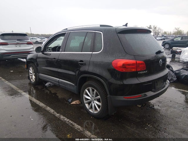 44925551 :رقم المزاد ، WVGSV7AX9HK023495 vin ، 2017 Volkswagen Tiguan 2.0t Wolfsburg Edition مزاد بيع