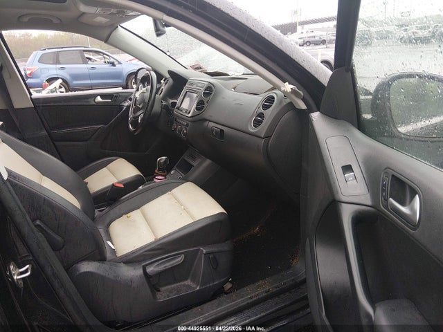 44925551 :رقم المزاد ، WVGSV7AX9HK023495 vin ، 2017 Volkswagen Tiguan 2.0t Wolfsburg Edition مزاد بيع