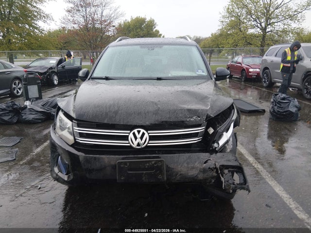 44925551 :رقم المزاد ، WVGSV7AX9HK023495 vin ، 2017 Volkswagen Tiguan 2.0t Wolfsburg Edition مزاد بيع