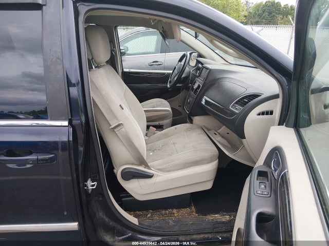 44925642 :رقم المزاد ، 2A4RR5DG4BR604106 vin ، 2011 Chrysler Town & Country Touring مزاد بيع