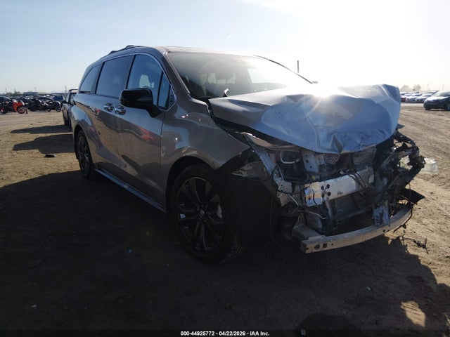 Toyota Sienna Xse 2024 5TDDRKEC2RS199259 Image 1
