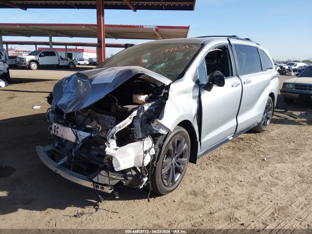 Toyota Sienna Xse 2024 5TDDRKEC2RS199259 Image 2