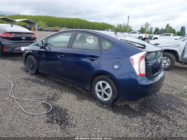 Toyota Prius Two 2015 JTDKN3DU5F0436490 Image 3