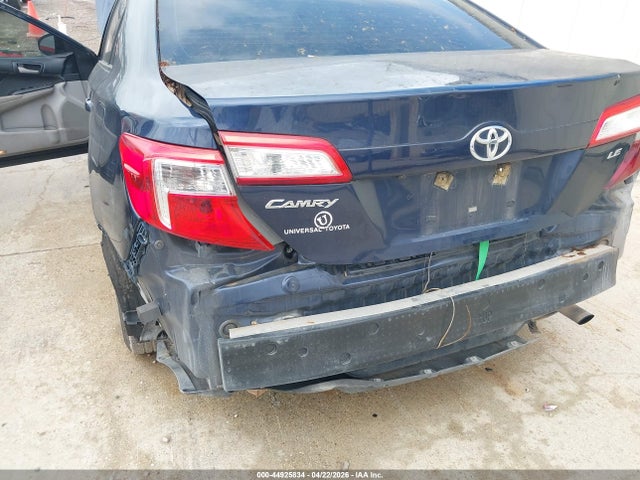 44925834 :رقم المزاد ، 4T4BF1FK1ER386922 vin ، 2014 Toyota Camry Le مزاد بيع
