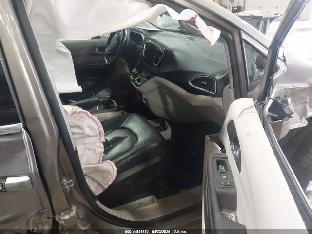 Auction sale of the 2018 Chrysler Pacifica Touring L Plus, vin: 2C4RC1EG0JR270699, lot number: 44925852