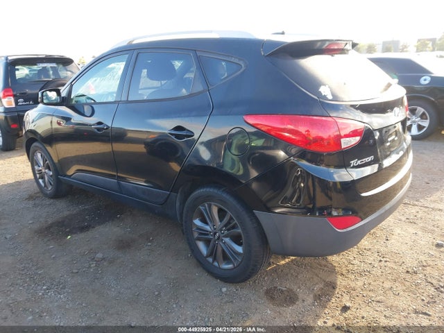 KM8JU3AGXFU093600 Hyundai TUCSON SE