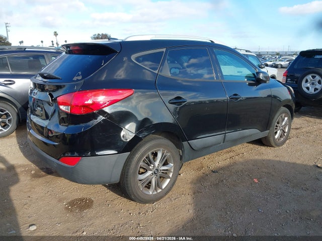 KM8JU3AGXFU093600 Hyundai TUCSON SE