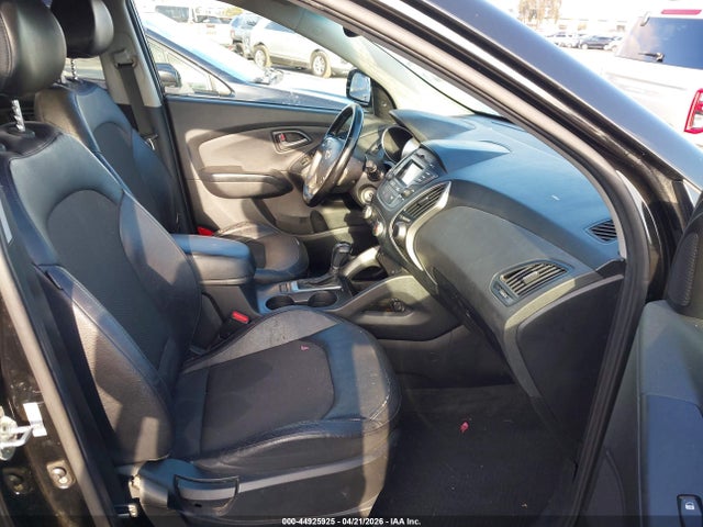 KM8JU3AGXFU093600 Hyundai TUCSON SE