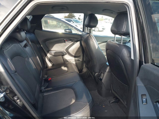 KM8JU3AGXFU093600 Hyundai TUCSON SE