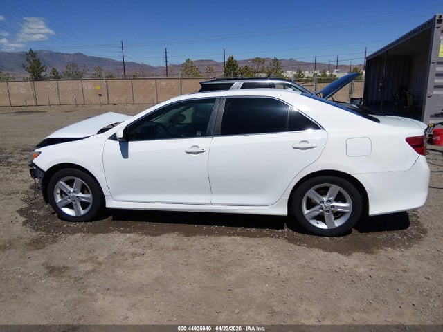 44925940 :رقم المزاد ، 4T1BF1FK6CU142996 vin ، 2012 Toyota Camry Se مزاد بيع