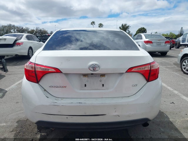 Toyota COROLLA LE 2018 5YFBURHE3JP813325 Image 16